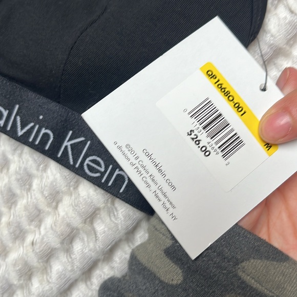 CALVIN KLEIN BLACK BRALETTE SIZE MEDIUM NEW WITH TAGS - Picture 3 of 7